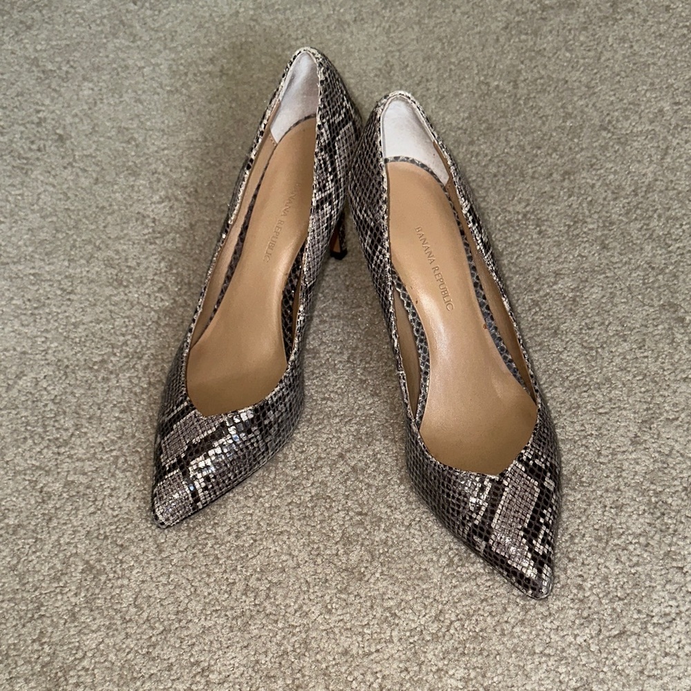 Banana Republic Snake-Print Pointed Toe Pumps - Black & Gray